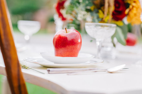 apple table setting